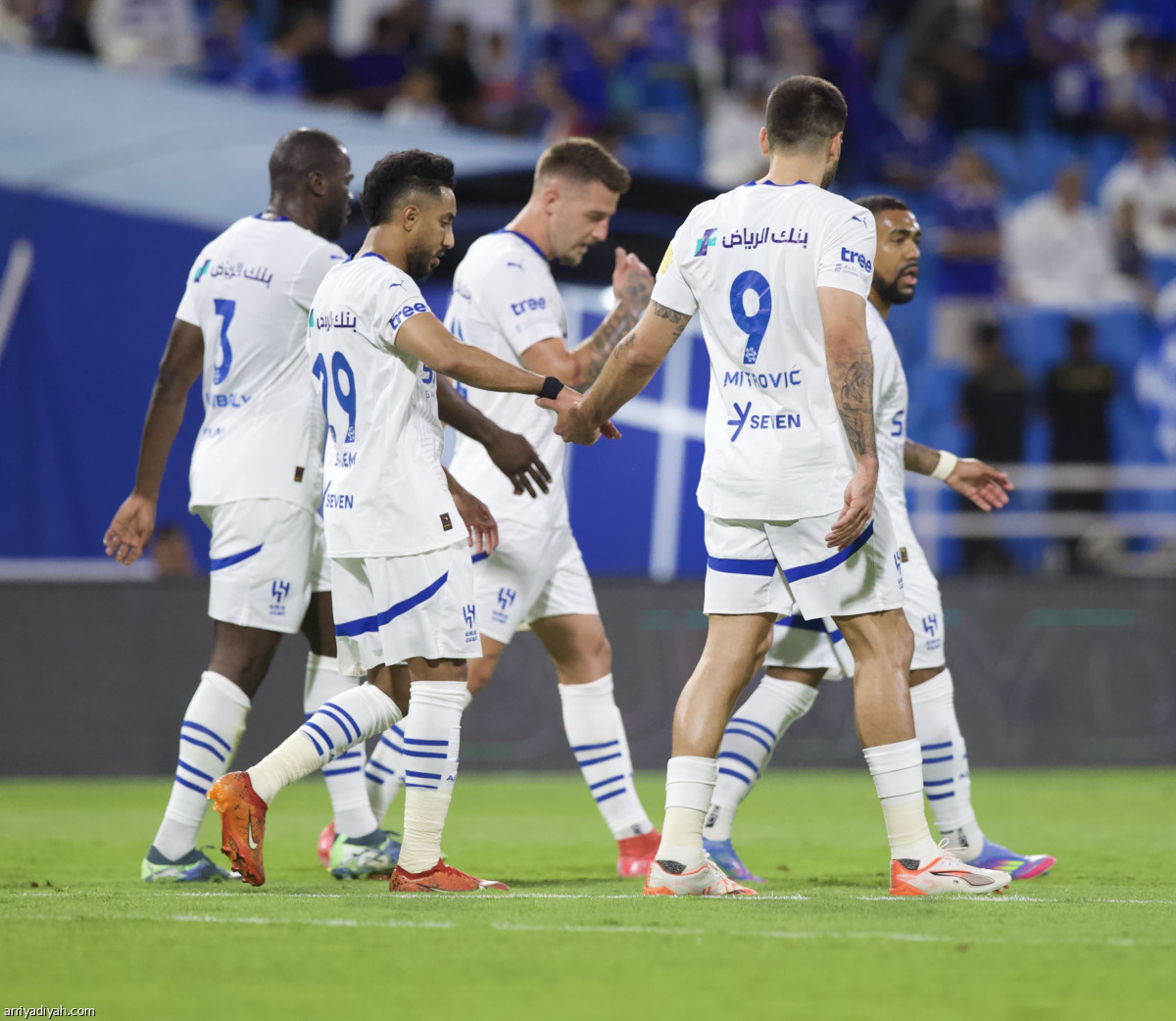 خماسية زرقاء