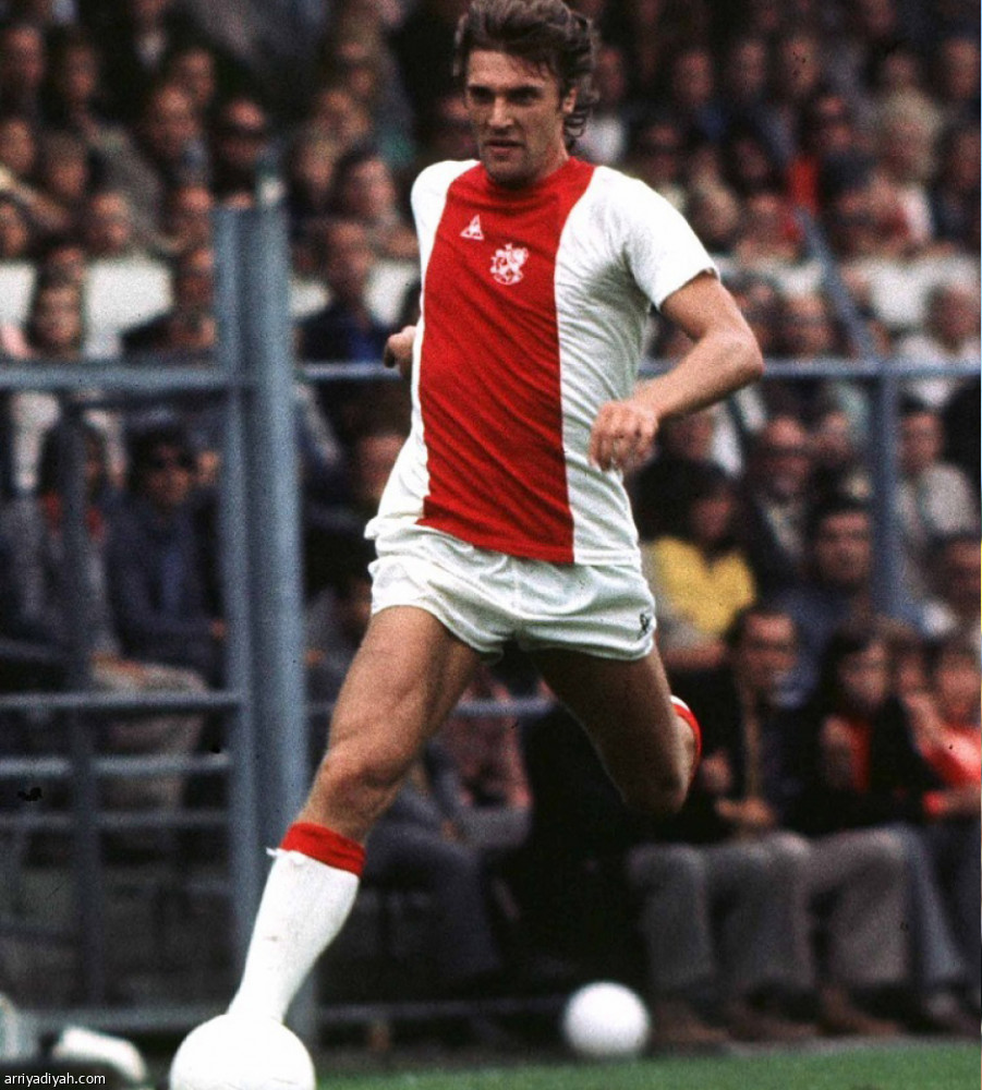 المدافعون..
نجوم خلف الأضواء