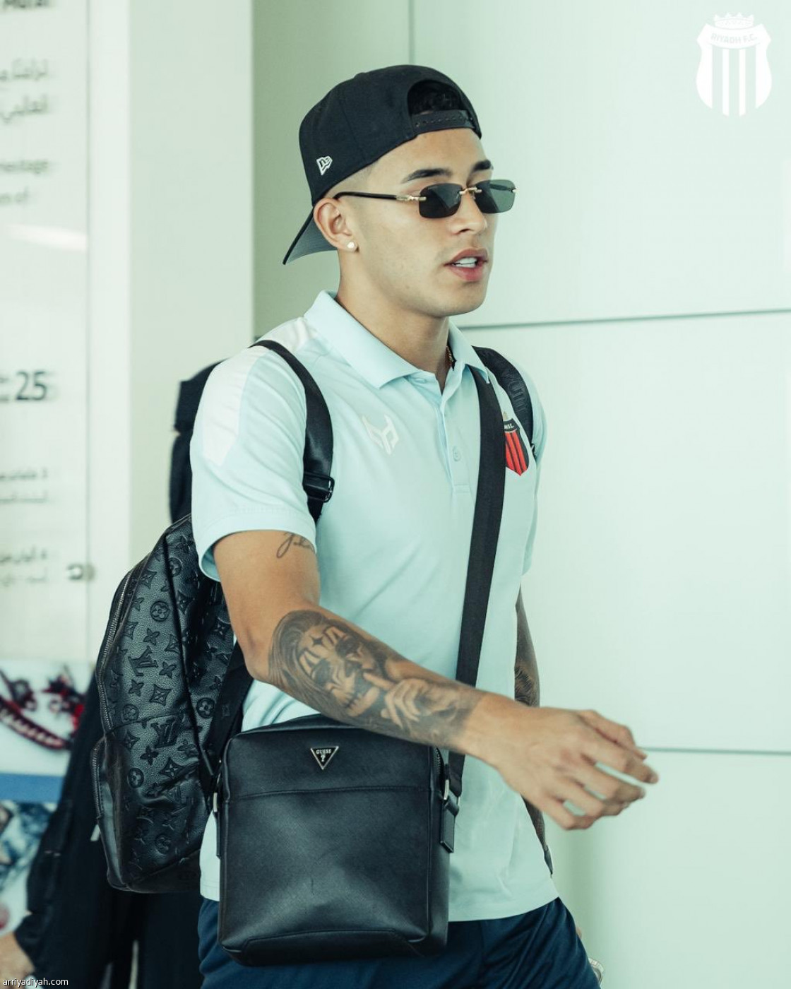 الرياض يغادر