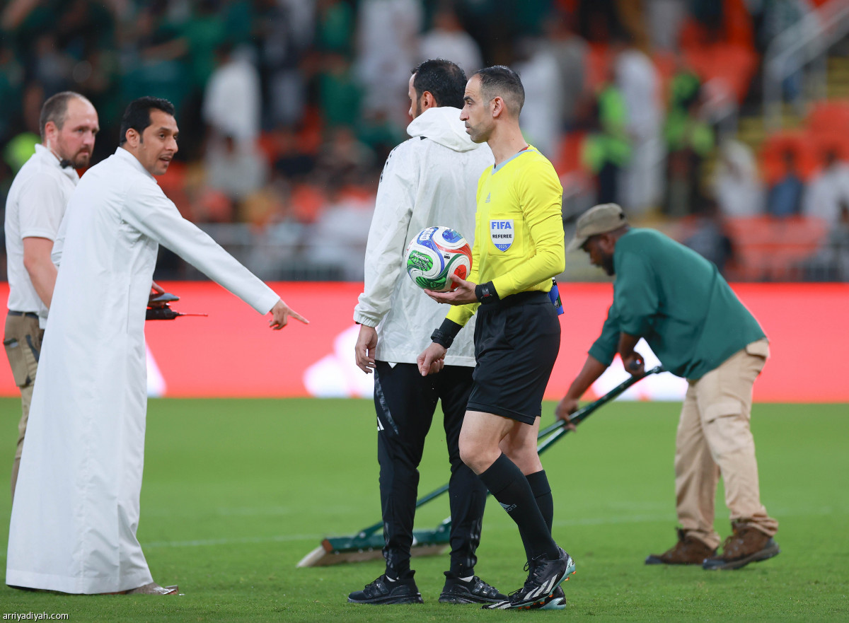 تحت الأمطار