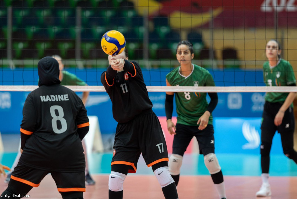 دورة الألعاب السعودية.. سيدات الهلال يكسبن النصر في الطائرة