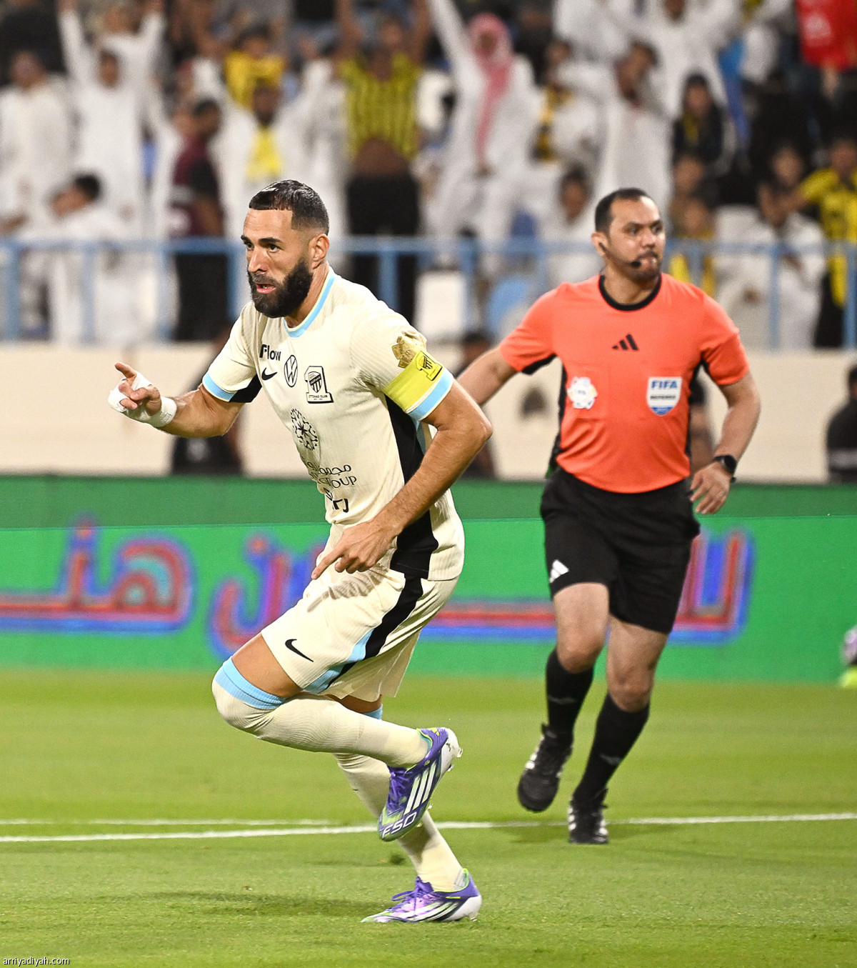 بنزيما يضرب