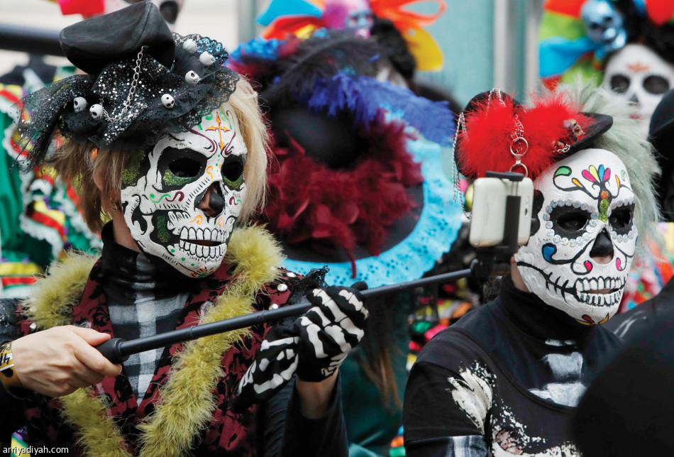 الرد سكوير 
احتفالات جماهيرية جنونية في أول توقف للمباريات