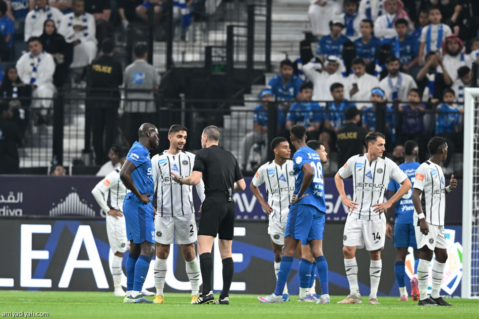 الهلال لا يتوقف