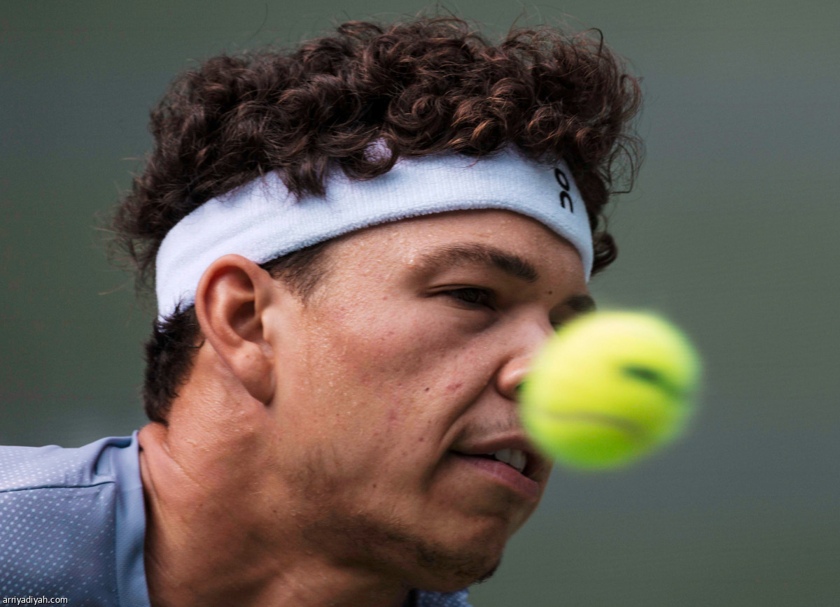 شيلتون يودع