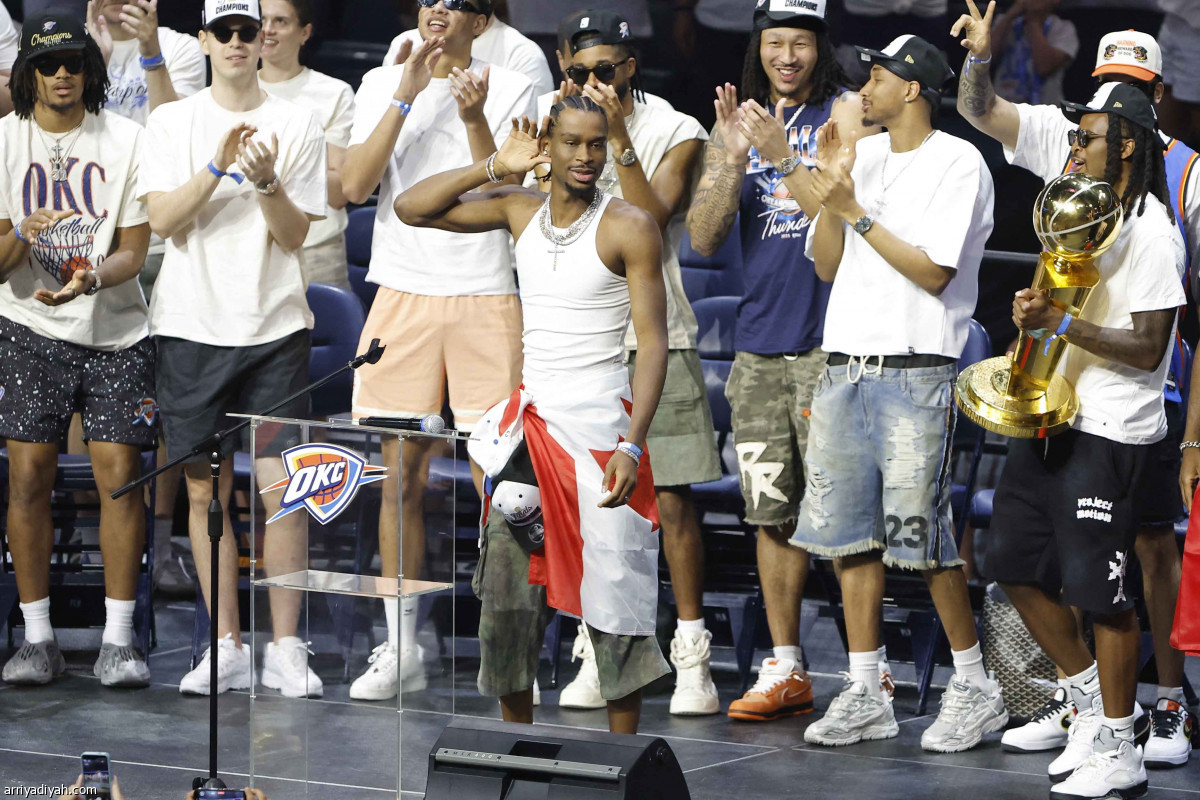 ثاندر يحتفل باللقب