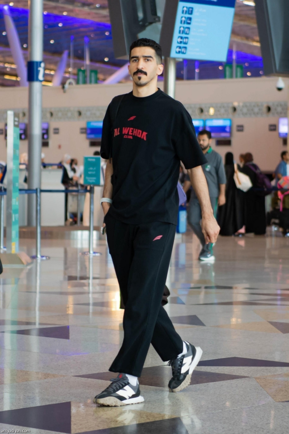 الوحدة يطير إلى أبها