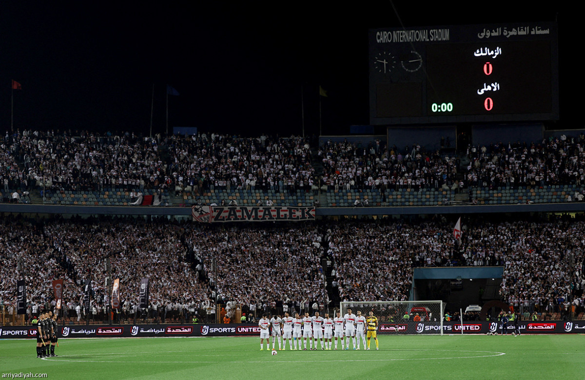 الأهلي يغيب