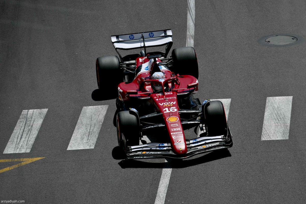 لوكلير يتصدر الثالثة