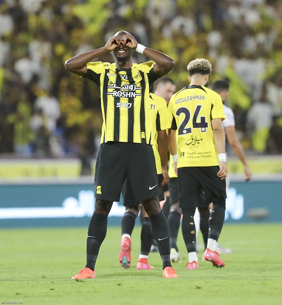 الاتحاد يقلبها