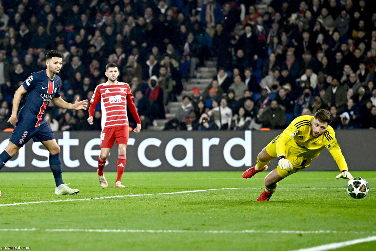 استعراض بسباعية