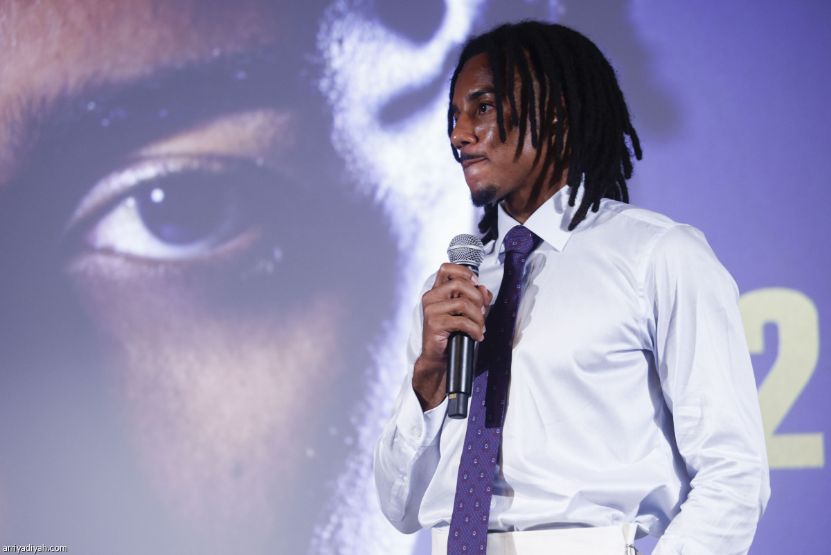 رجل التقليعات.. عقد جديد